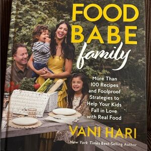 's Family Cookbook - Vibrant Yellow Edition